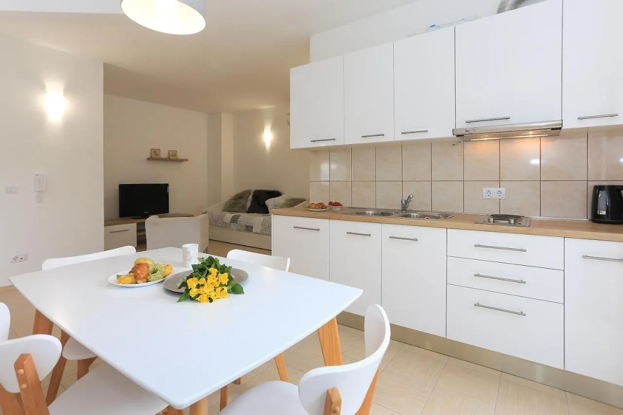 Villa Marijana Kastela 0*,  Croatia